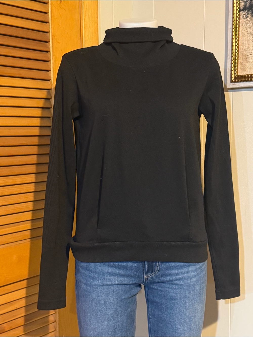 ALO Yoga Black Funnel Neck Pullover Sweatshirt